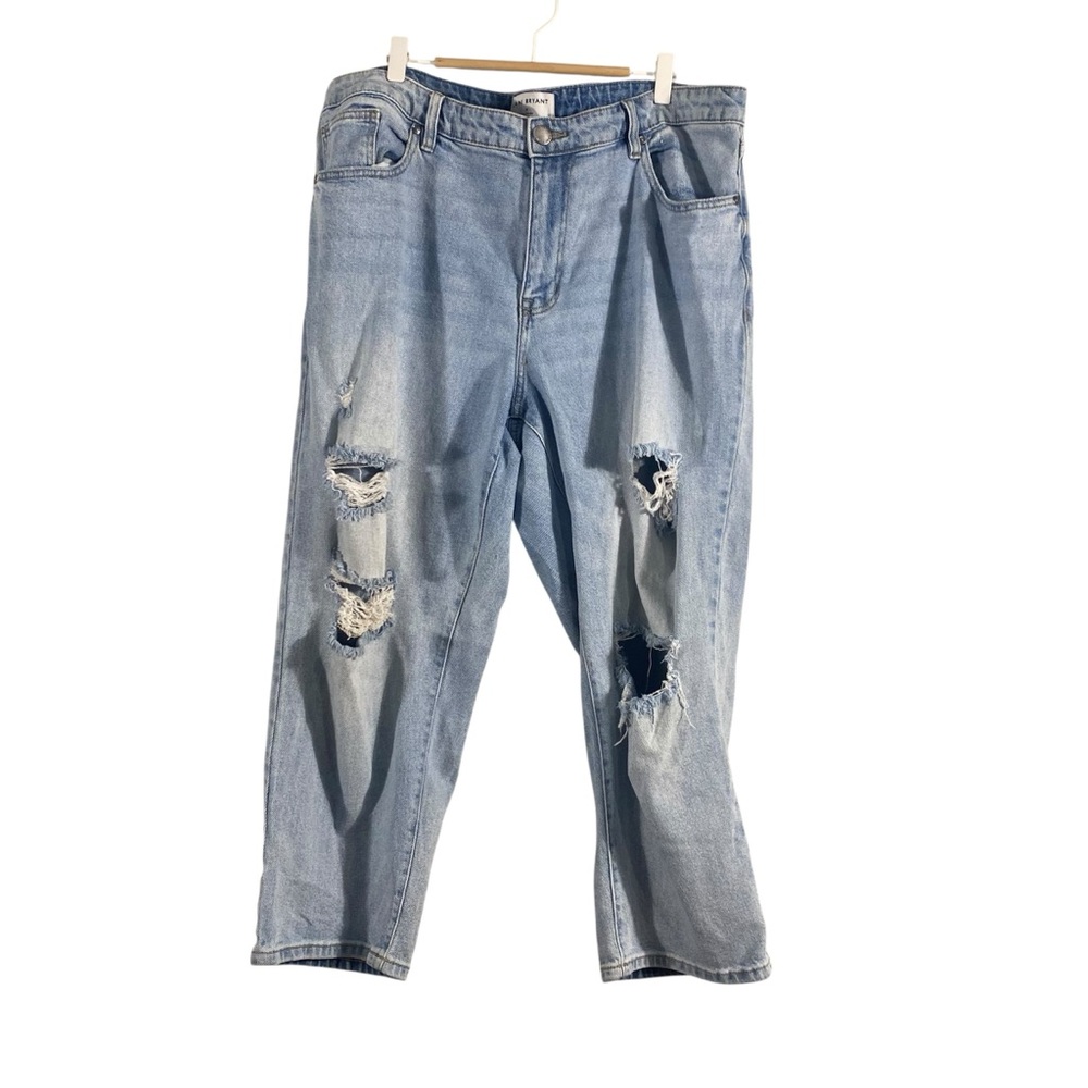 Lane Bryant Light Blue  Distressed Mid Rise Boyfriend Capri Jeans Sz 16